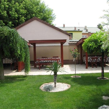 Szegfu Apartman Villa Hajdúszoboszló Екстериор снимка