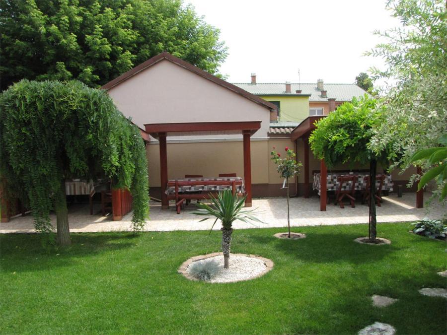 Szegfu Apartman Villa Hajdúszoboszló Екстериор снимка