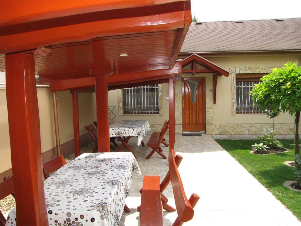 Szegfu Apartman Villa Hajdúszoboszló Екстериор снимка