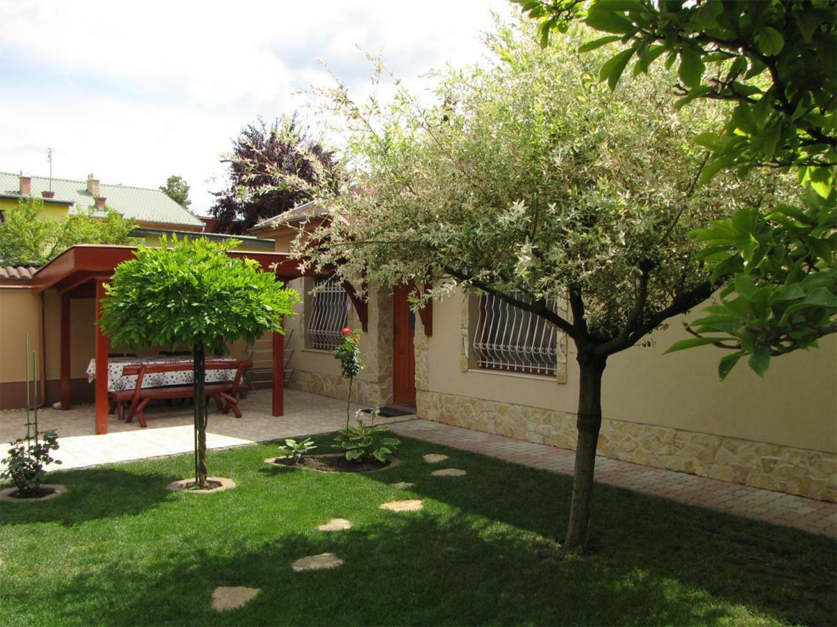 Szegfu Apartman Villa Hajdúszoboszló Екстериор снимка