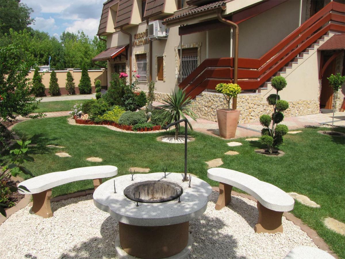 Szegfu Apartman Villa Hajdúszoboszló Екстериор снимка